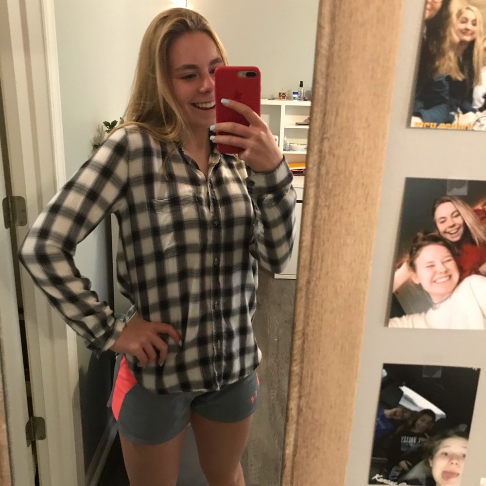 Button up flannel - Picture 2 of 4